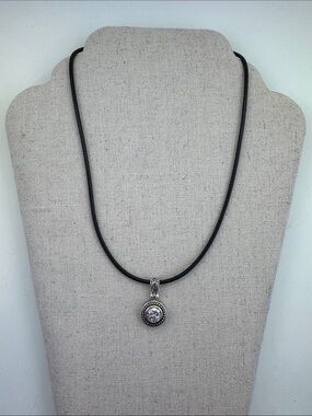 💛 Classic Silver Tone CZ Pendant Necklace